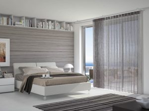 La tenda a onda o wave non è la classica tenda arricciata ma un'alternativa per ottenere un effetto più leggero, più morbido e lineare. Arreda ambienti moderni e classici perchè  è il tessuto scelto che influisce sullo stile. Il sistema di scorrimento è  un binario installato a parete come bastone o a soffitto, con movimentazione a strappo.