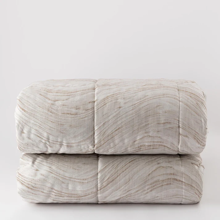 TRAPUNTA IN JACQUARD CON LINEE MODERNE