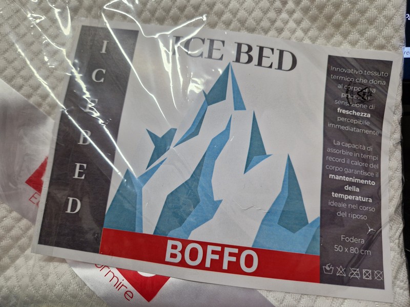 ICE BED fodera coprimaterasso Innovativo tessuto termico che dona al corpo una piacevole sensazione di freschezza percepibile immediatamente. La capacità di assorbire in tempi record il calore del corpo garantisce il mantenimento della temperatura ideale nel corso del riposo n.1 fodera coprimaterasso 160x190