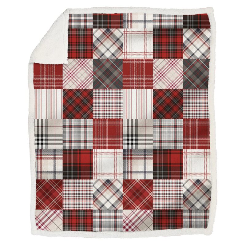 Il Plaid Patagonia è realizzato in caldo Micropile. Avvolgente e soffice al tatto, il plaid è caratterizzato da una fantasia patchwork. Impreziosito da un orlo a risvolto che rifinisce tutto il perimetro del plaid rendendolo unico e duraturo nel tempo. Il lato inferiore è in soffice agnellato bianco. La Collezione Patagonia è un omaggio alla bellissima Scozia. Il classico motivo tartan che simboleggia il paese prende vita in questa fantastica collezione. Il Micropile è un tessuto sintetico leggero, morbido e caldo, ideale per l’abbigliamento invernale. È traspirante, asciuga rapidamente e offre un’ottima resistenza all’usura. Perfetto per mantenere il calore senza aggiungere peso, garantendo comfort e libertà di movimento. Caratteristiche tecniche: Materiale: 100% poliestere Design: patchwork  Lavaggio: facilmente lavabile in lavatrice a 30 gradi. Asciugatrice si/no: no Singolo: 150x200cm