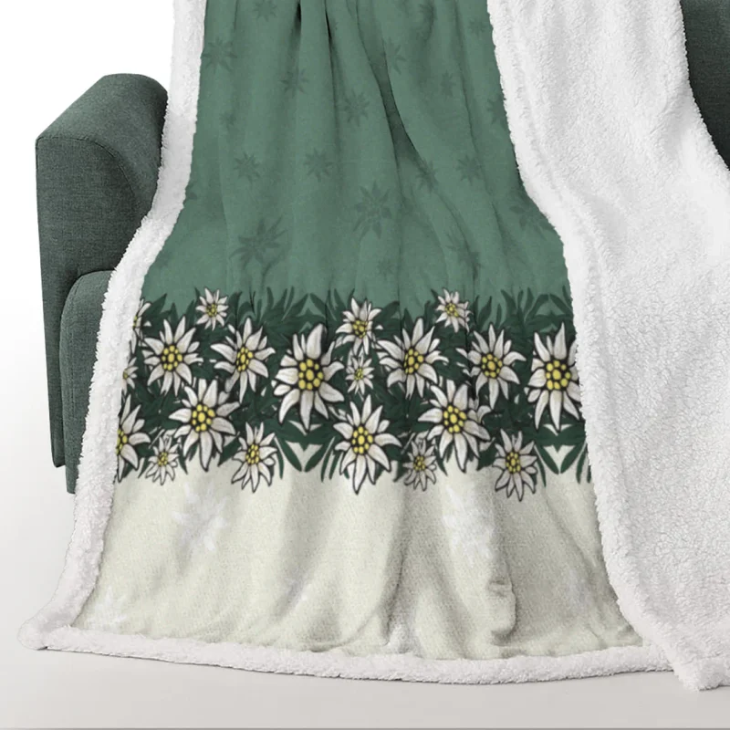 Il Plaid Morbidotto Alpiflora è realizzato in un soffice e morbido Micropile. Caldo e gradevole al tatto, il plaid è impreziosito da una stampa con le stelle alpine. Il retro è caratterizzato da un agnellato bianco che rende il prodotto più avvolgente e confortevole. Disegno su fondo verde e bianco con fascia di stelle alpine, il retro e il bordo sono bianchi Caratteristiche: Materiale: Micropile Design: stampa digitale Lavaggio: Facilmente lavabile in lavatrice a 30 gradi Asciugatrice si/no: no Disponibile nella misura Plaid 130x160cm