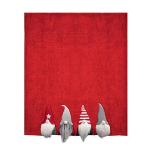 Plaid morbidotto Daunex ELFI Caldo e soffice è ideale da tenere sul divano, ai piedi del letto o come coperta Colore rosso con sul fondo 4 elfi ricamati con barba in rilievo Misura: Coperta singola, 150 x 200 cm Tessuto: 100% poliestere Peso: 280 gr/m2 Confezionamento: con bordo risvoltato Packaging: In scatola Lavabile a 30°C in lavatrice. Non candeggiare, non stirare a caldo, no asciugatrice.