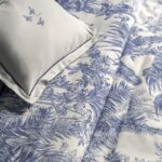 tessuto percalle, stampa digitale, composto da lenzuolo copriletto 260x295 cm e 2 federe rifinite con volanini