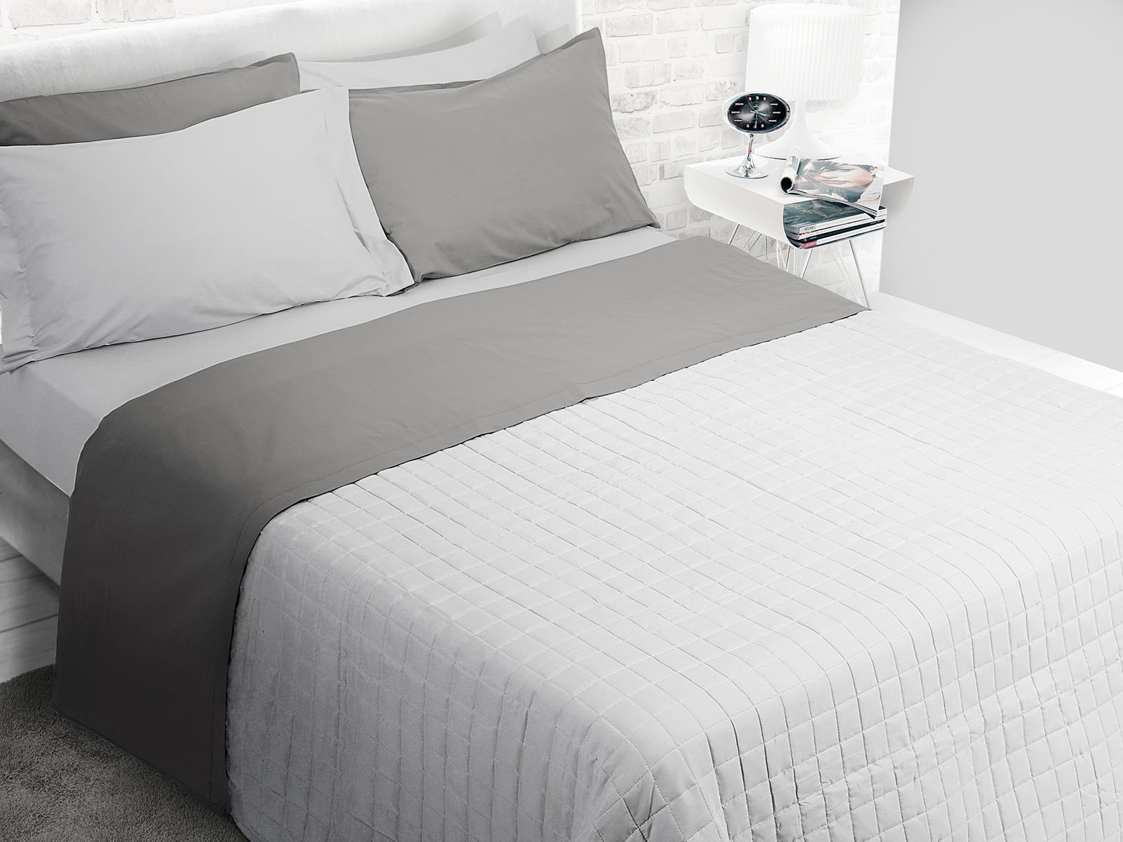 Il Completo Letto Bicolor No Stiro è realizzato in Puro Cotone 100%. Fresco e morbido e No Stiro. Prodotto in Tinta Unita Bicolor. Singolo: Sopra 160×290 – Sotto 90×200 / 30 cm – 1 Federa 50×80 cm