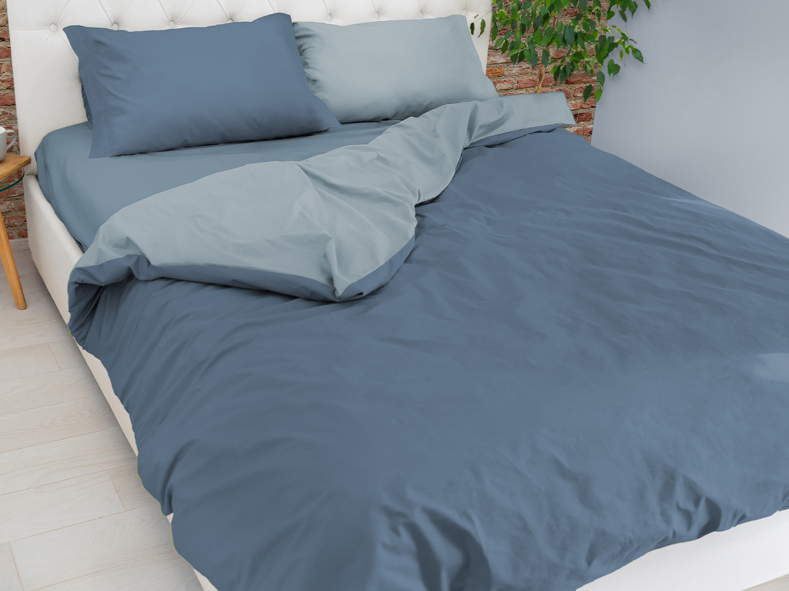 Splendida Parure Copripiumino realizzata in Puro Cotone in tinta unita bicolore Double Face. La particolare lavorazione conferisce al prodotto finito un aspetto naturale, esaltando le qualità del tessuto, resistente, traspirante, fresco e leggero sulla pelle. Si lava facilmente e non necessita di essere stirata. I prodotti Copripiumino che non si stirano sono realizzati con speciali tessuti addolciti nella mano e modernizzati nei colori. La Parure comprende il Sacco Copripiumino 255x200+40cm patella - n. 2 federe Il Prodotto è adatto sia per i Piumini da 200cm che da 220cm di Lunghezza. Caratteristiche tecniche: Materiale: puro cotone Design: tinta unita Double Face Lavaggio: facilmente lavabile in lavatrice a 30 gradi Asciugatrice si/no: si