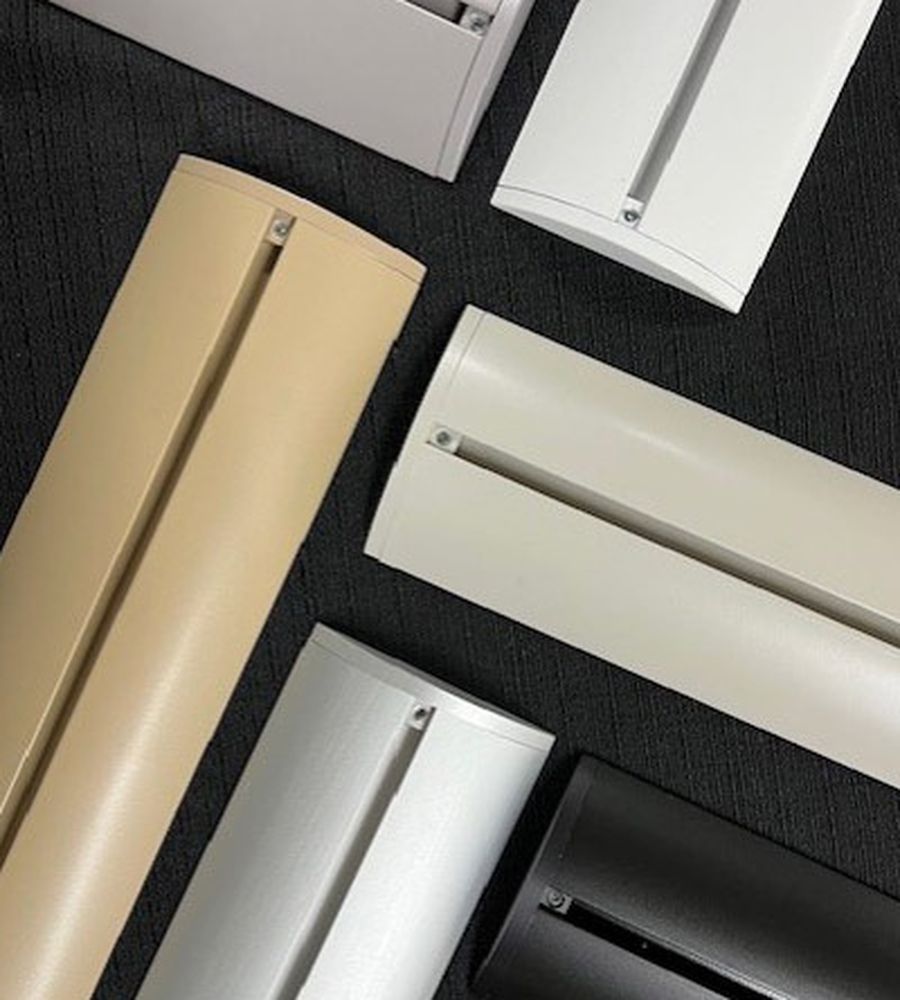 Barra Alluminio Sagomata BR75 La barra in alluminio sagomata BR75 è un sistema per tende pratico ed elegante adatto per abitazioni, uffici e hotel Adatto per tende classiche o a effetto onda, ideale per tutti i tendaggi di medio peso Varie finiture e misure disponibili Attacco a soffitto