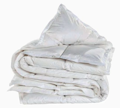 Piumini e trapunte per ogni clima e stagione con una tecnica che impiega piumino puro fino al 100% e che permette di ottenere un prodotto dalla qualità pregiata, capace di regolare, oltre al calore corporeo, il grado di umidità. “La lavorazione” che permette di preparare piume e piumino per le imbottiture dei manufatti utilizzati per l’abbigliamento e l’arredamento senza compromettere le caratteristiche naturali è complessa e richiede tecnologie particolari. I prodotti grezzi, vengono depolverizzati, lavati attentamente, sterilizzati e selezionati. Quest’ultima operazione permette di ottenere qualità particolarmente pregiate, piume e piumini vengono infatti divisi secondo grandezza e peso utilizzando un particolare sistema a getto d’aria. La migliore selezione permette di ottenere un piumino puro fino al 97/98%, il rimanente 2/3% è costituito da piccole piumette che per l’esiguo peso rimangono unite ai fiocchi di piumino. La caratteristica fondamentale dei tessuti in cotone, idonei alla realizzazione di piumoni e trapunte sono leggerezza, morbidezza e soprattutto una struttura tale da evitare la fuoriuscita di piumino e piccole piumette. Secondo lo stile nordico il piumino da utilizzare con il copri piumino è sicuramente il modo più pratico per dormire, basta un semplice gesto per avere il letto sempre in ordine. Solo una grande esperienza può garantire un prodotto adatto a tale scopo.  Misure matrimoniale 250x200 - 250x220 1 piazza e mezza  200x200 - 200x220 singolo 155x200 -155x220 Versione  light, medium, warm e quattro stagioni Rotondo Hai il letto fuori misura? si può fare anche su misura